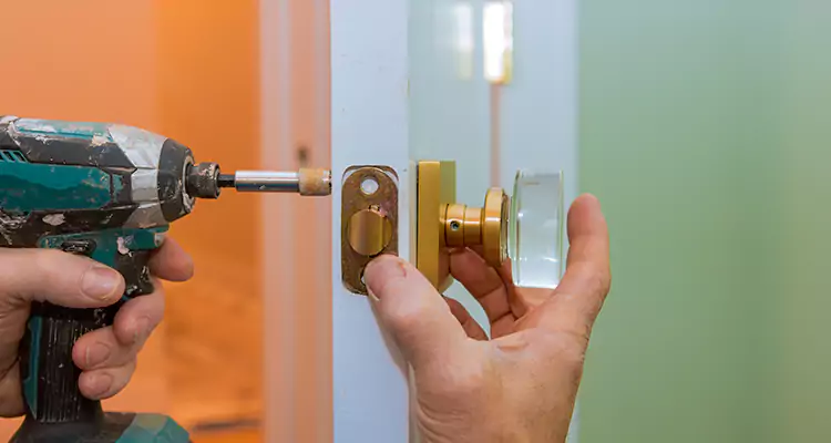 Broken Door Knob Fix in Fort Pierce, FL